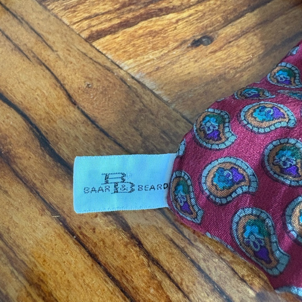 Baar & Beards Elegant Paisley Patterned Silk Scarf - Picture 2 of 3